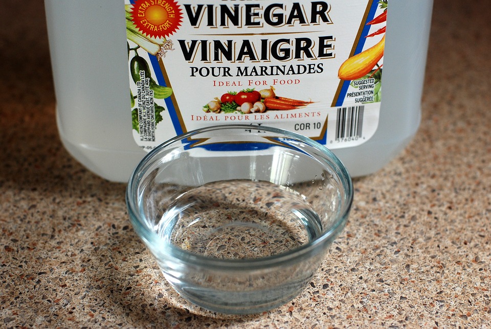 cleaning with vinegar
